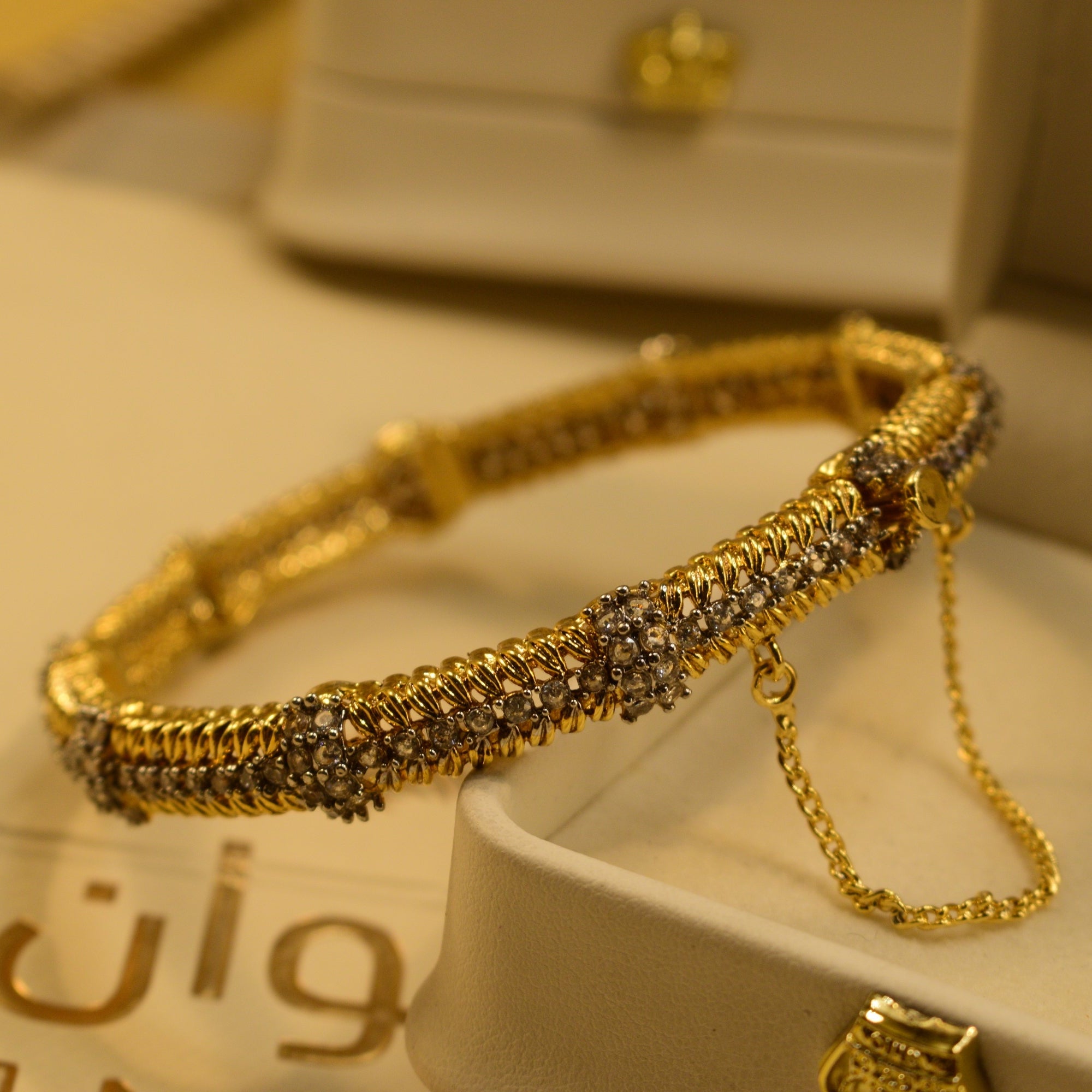 Dazzling Design Gold Plated Crystal Stones Bangle for Girls/Women