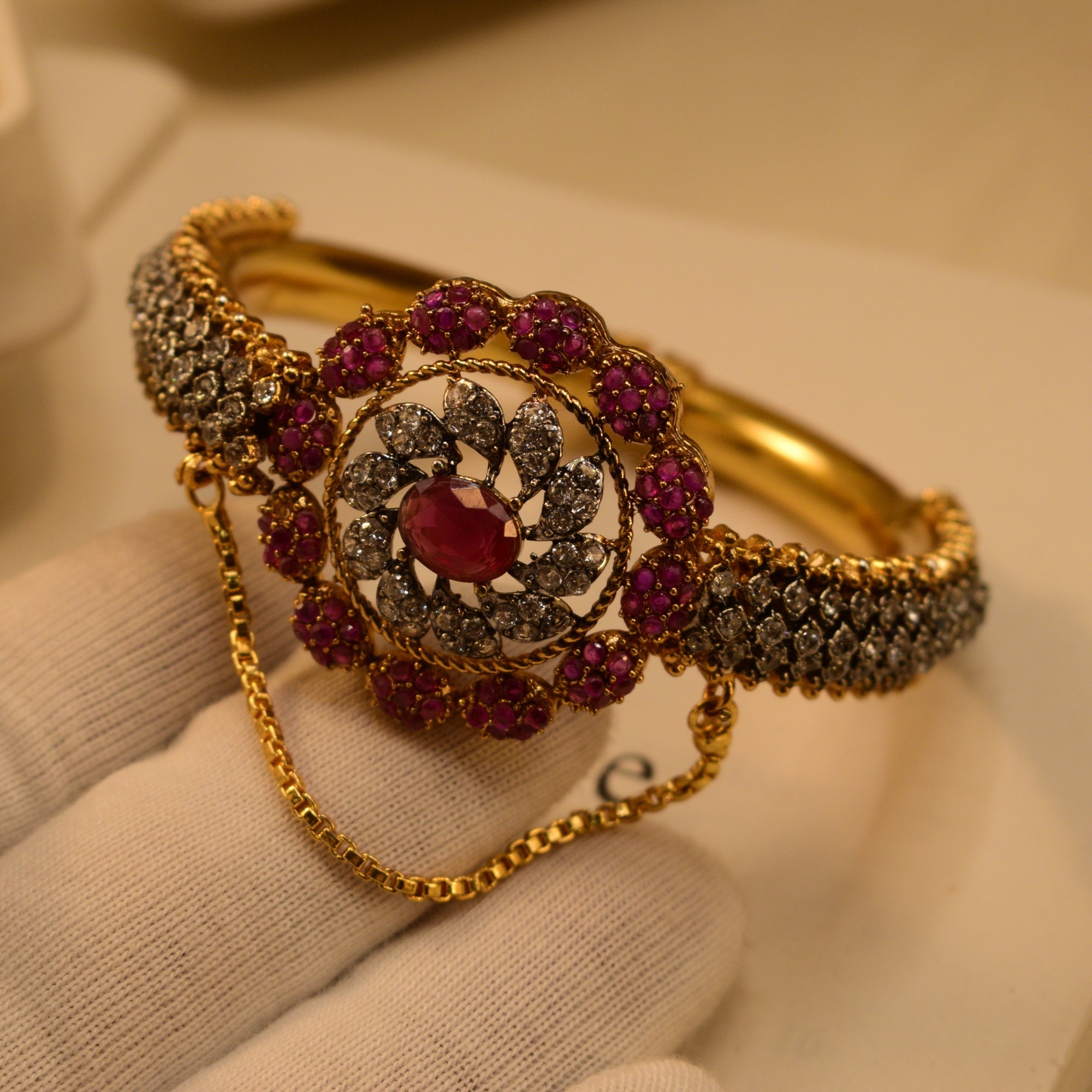 Beautiful Unique Design Gold Plated Crystal Stones Bangle for Girls/Women