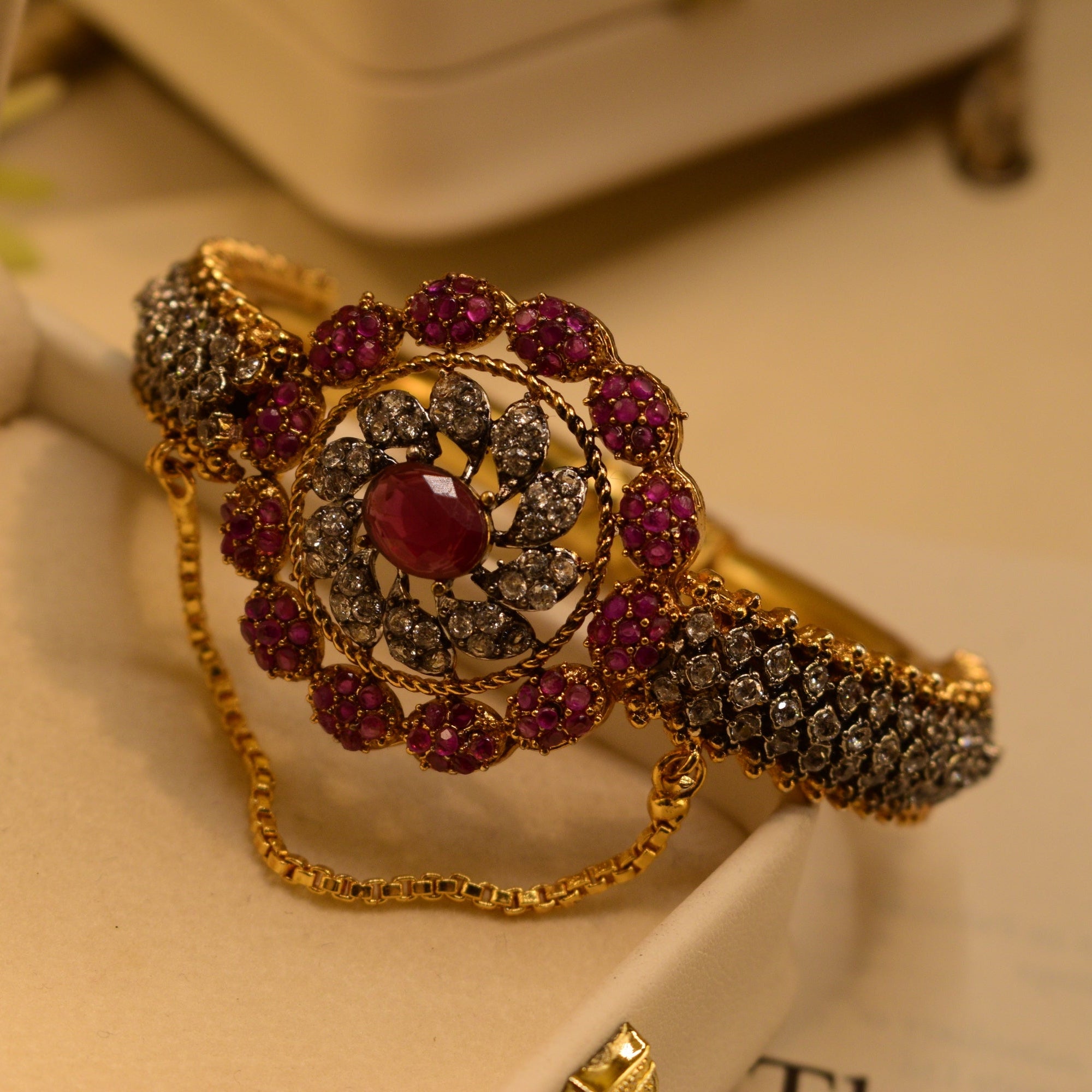 Beautiful Unique Design Gold Plated Crystal Stones Bangle for Girls/Women