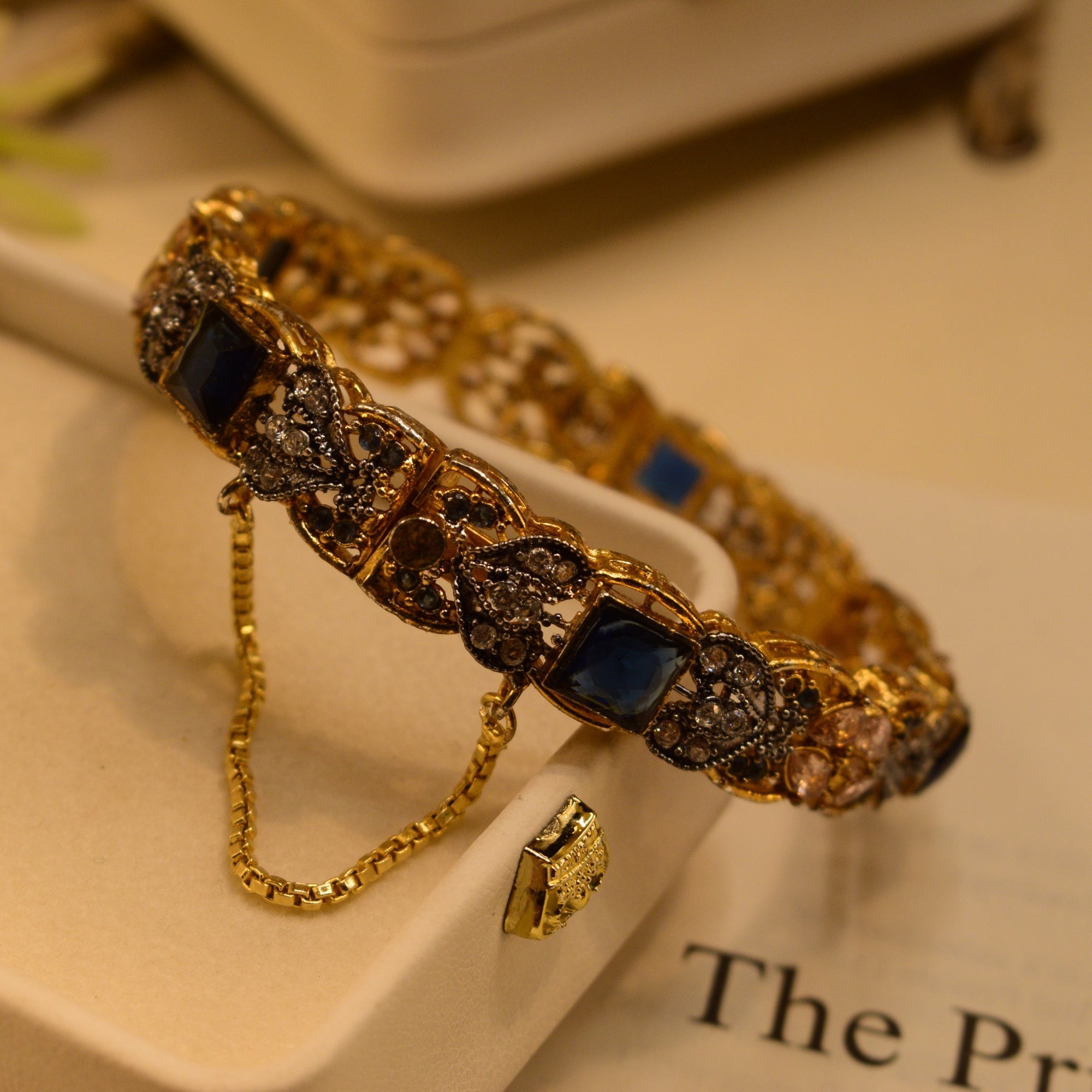Glamorous Design Gold Plated Crystal Stones Bangle for Girls/Women