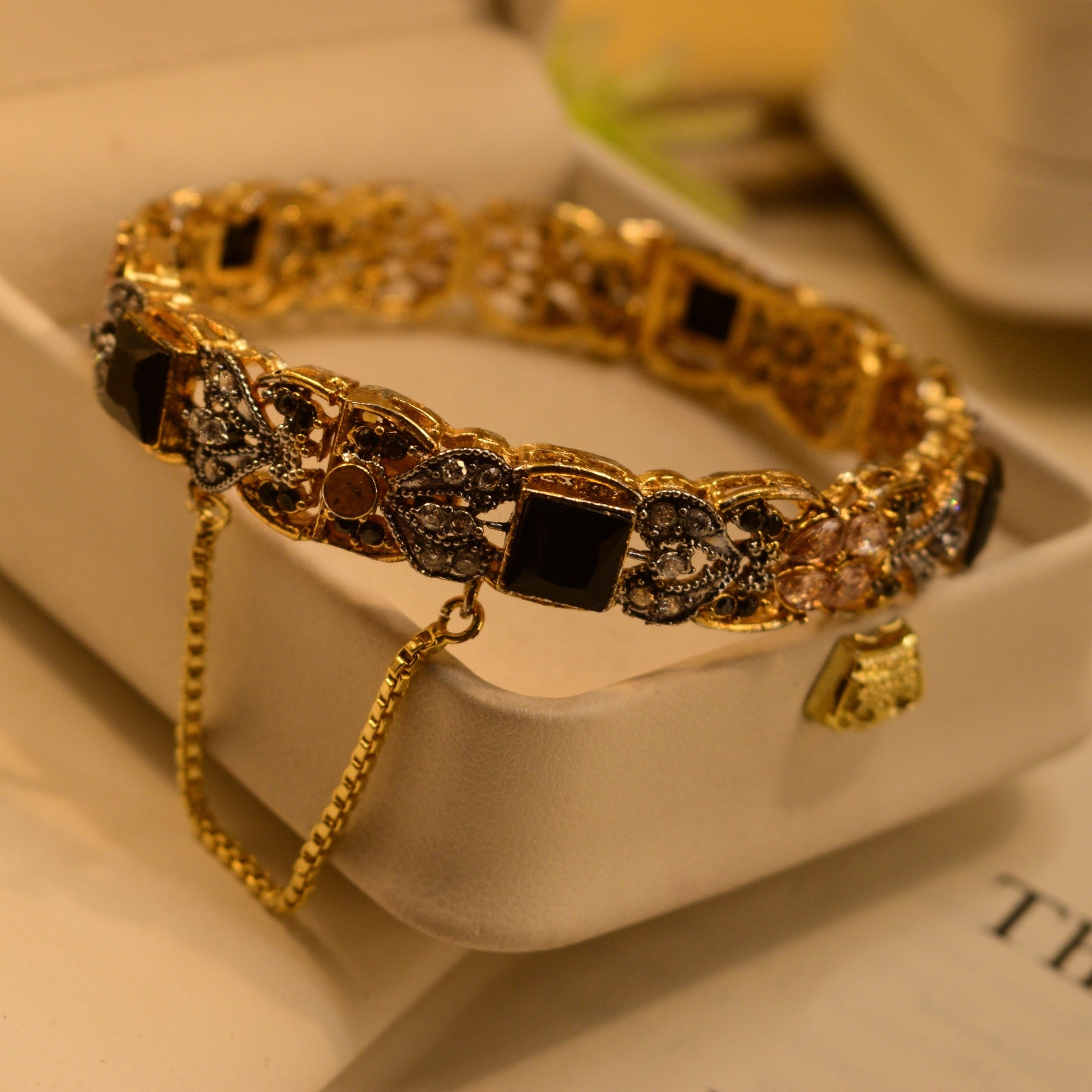 Glamorous Design Gold Plated Crystal Stones Bangle for Girls/Women