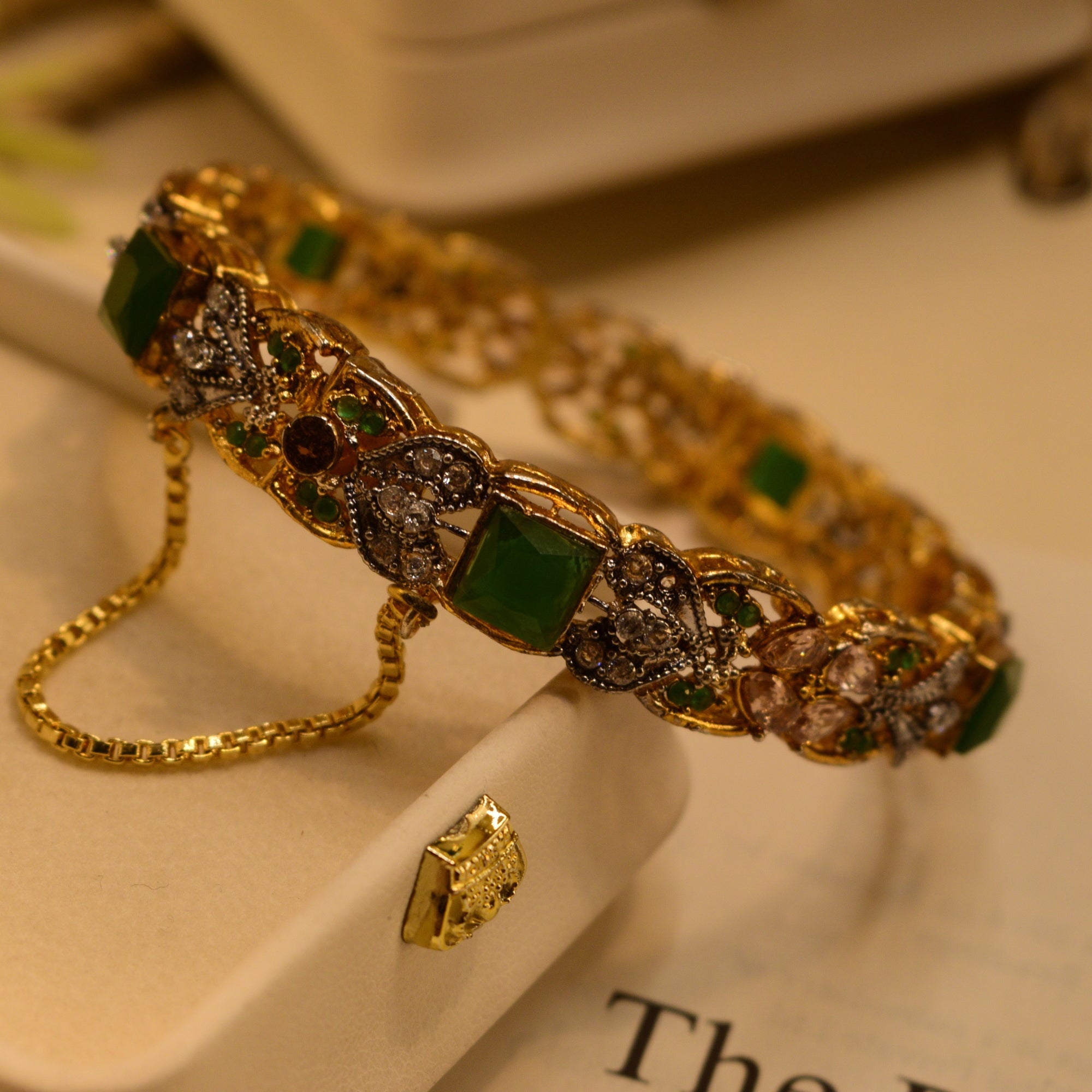 Glamorous Design Gold Plated Crystal Stones Bangle for Girls/Women