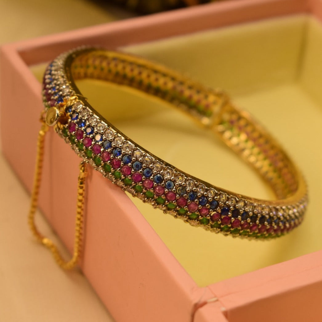 Elegant Design Zircon Stone Gold Plated Bangle for Girls/Women