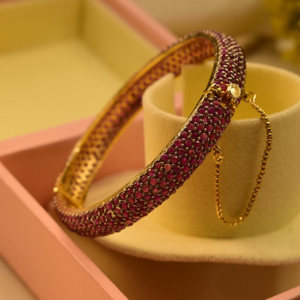 Elegant Design Zircon Stone Gold Plated Bangle for Girls/Women