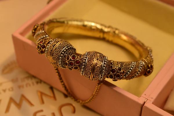 Stylish Unique Design Real Stones Gold Plated Bangle for Girls/Women