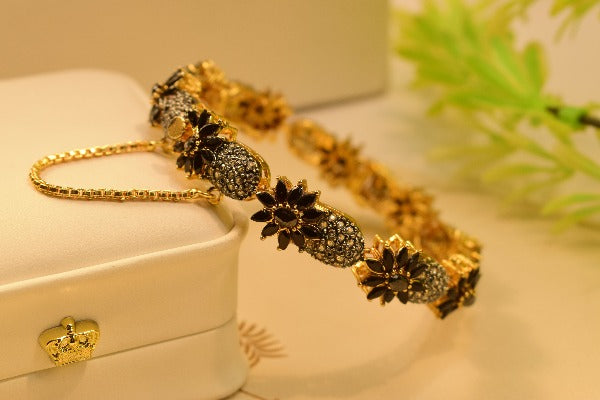 Elegant Design Gold Plated Real Stones Bangle for Girls/Women