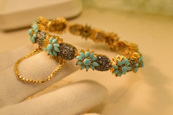 Elegant Design Gold Plated Real Stones Bangle for Girls/Women