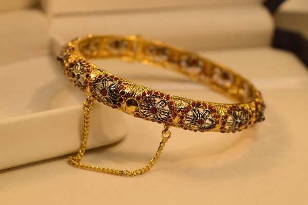 Unique Design Gold Plated Real Stones Bangle for Girls/Women