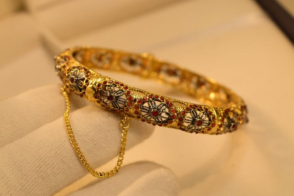 Unique Design Gold Plated Real Stones Bangle for Girls/Women