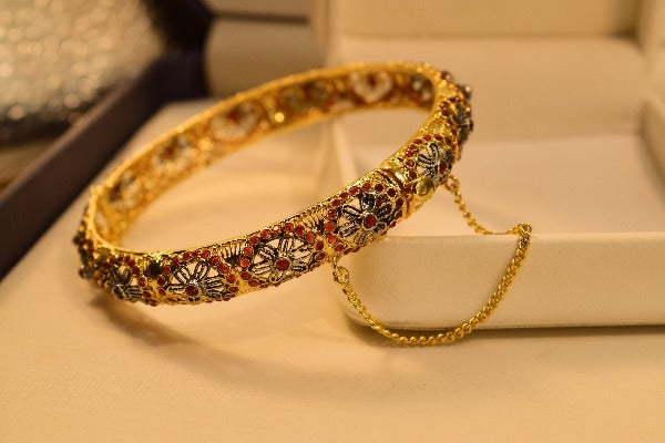 Unique Design Gold Plated Real Stones Bangle for Girls/Women