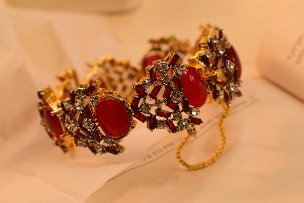 Luminous Unique Design Real Stones Gold Plated Bangle for Girls/Women