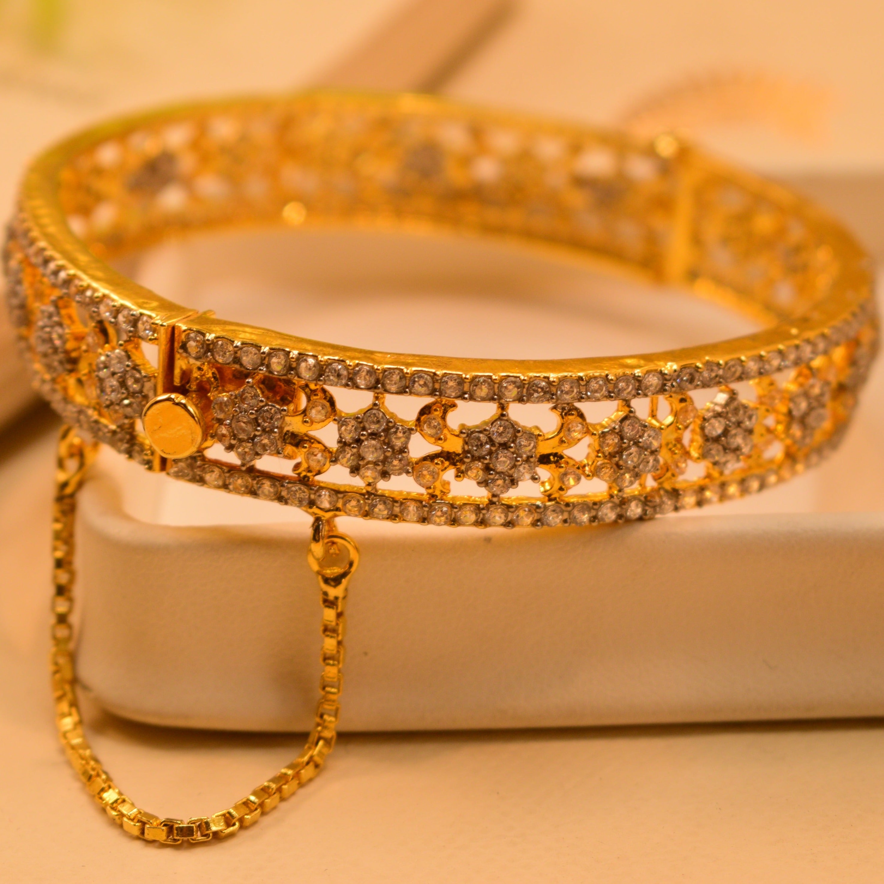 Luxury Fancy Crystal Stones Bangle for Girls/Women