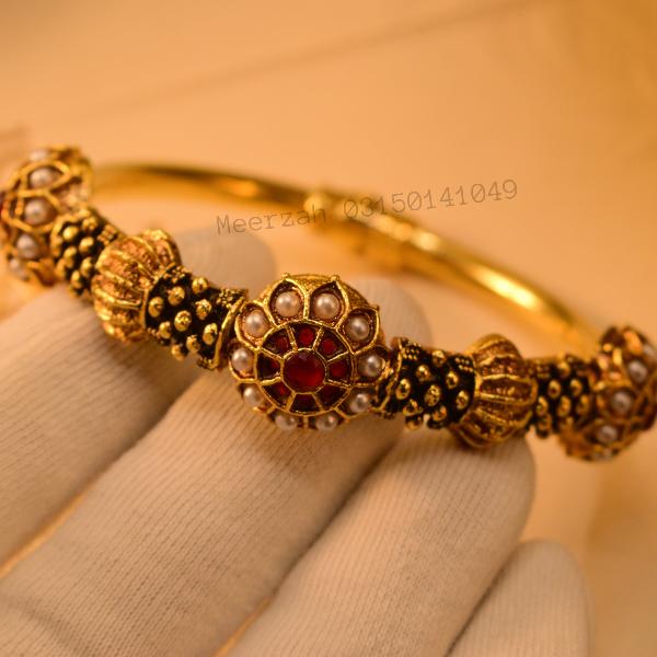 Glamorous Design Real Stones Gold Plated Bangle for Girls/Women