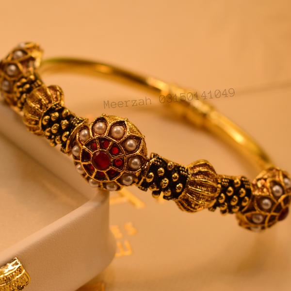 Glamorous Design Real Stones Gold Plated Bangle for Girls/Women