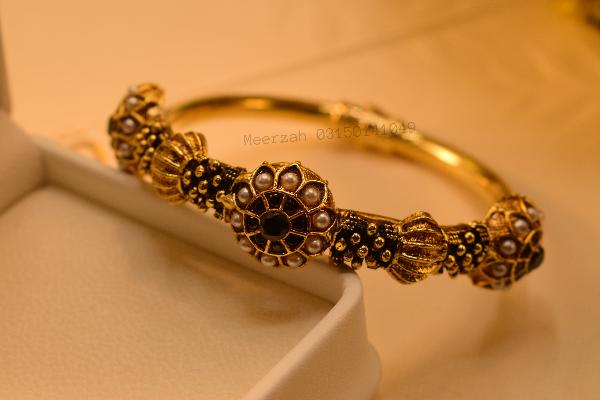 Glamorous Design Real Stones Gold Plated Bangle for Girls/Women