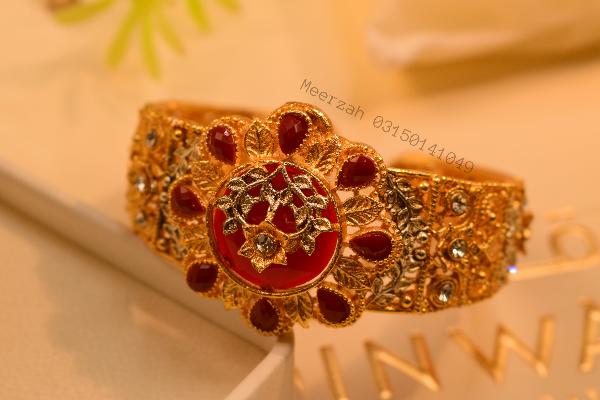 Gorgeous Fancy Design Real Stones Gold Plated Bangle for Girls/Women