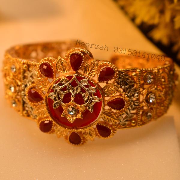 Gorgeous Fancy Design Real Stones Gold Plated Bangle for Girls/Women