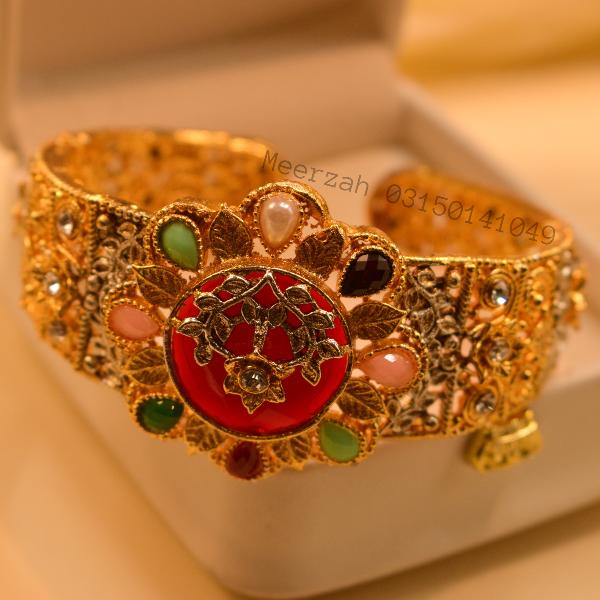 Gorgeous Fancy Design Real Stones Gold Plated Bangle for Girls/Women