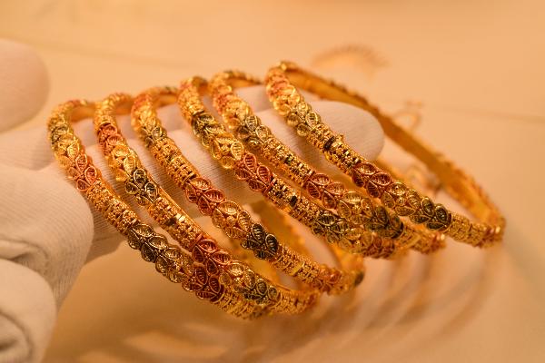 Gorgeous Elegant Design Gold Plated 6pc Bangles Set for Girls/Women