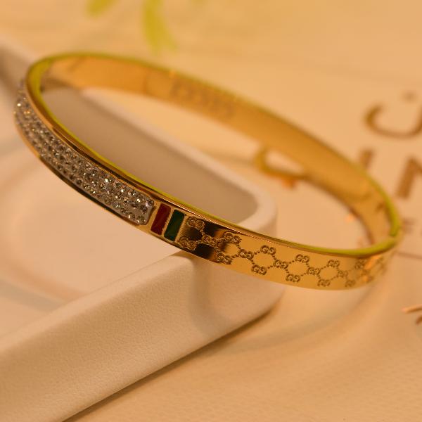 Gorgeous Design Crystal Stones Gold Plated Bangle for Girls/Women