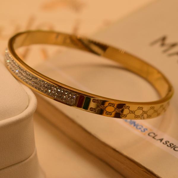 Gorgeous Design Crystal Stones Gold Plated Bangle for Girls/Women