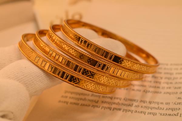 Elegant Stylish Design Gold Plated 4pc Bangle Set for Girls/Women