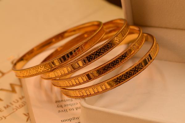 Elegant Stylish Design Gold Plated 4pc Bangle Set for Girls/Women