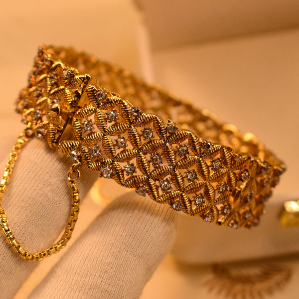 Elegant Unique Design Gold Plated Crystal Stones Bangle for Girls/Women