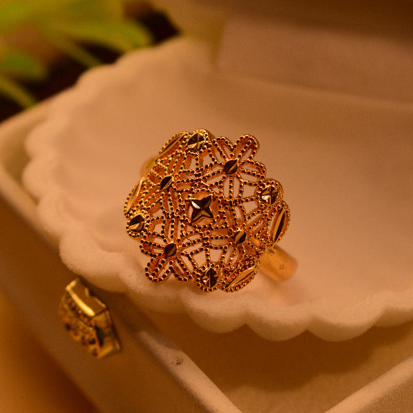 Sparkling Unique Design Gold Plated Ring For Girls/Women