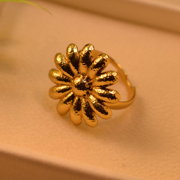 Sparkling Unique Flower Design Gold Plated Ring For Girls/Women