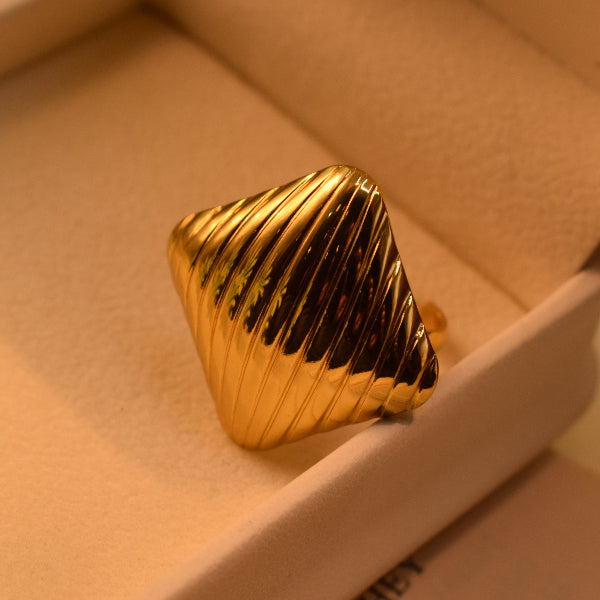 Elegant Unique Design Gold Plated Ring For Girls/Women