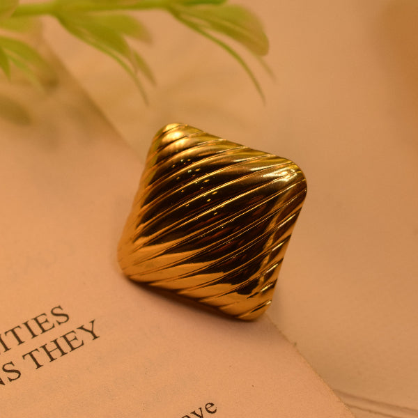 Elegant Unique Design Gold Plated Ring For Girls/Women