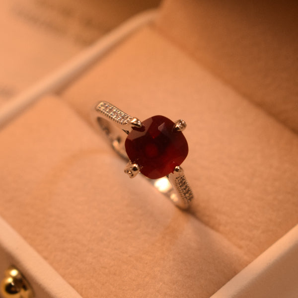 Fancy Unique Design Silver Plated Crystal Stones Ring For Girls/Women