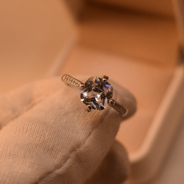 Fancy Unique Design Silver Plated Crystal Stones Ring For Girls/Women