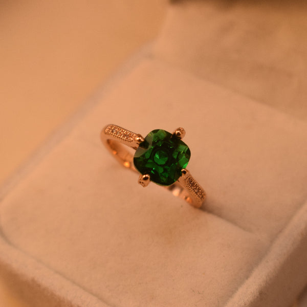 Sparkling Unique Design Gold Plated Crystal Stones Ring For Girls/Women