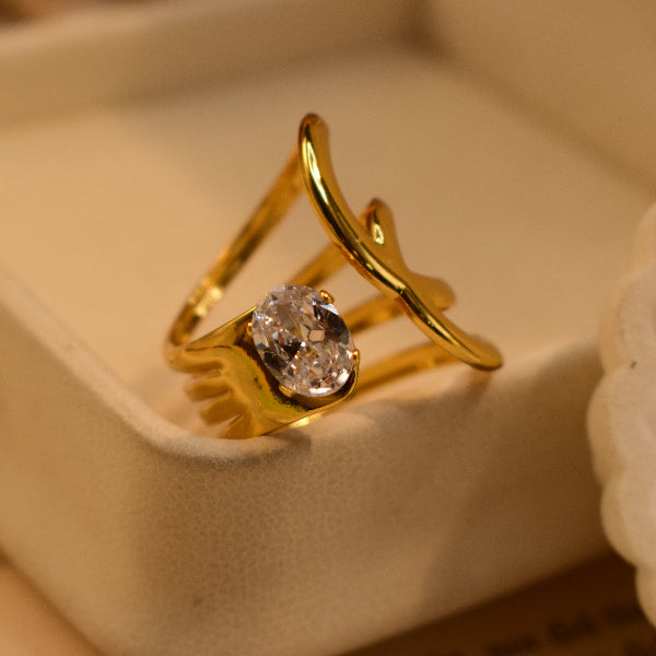 Luminous Unique Design Gold Plated Crystal Stone Ring For Girls/Women