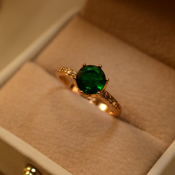 Fancy Design Gold Plated Crystal Stones Ring For Girls/Women