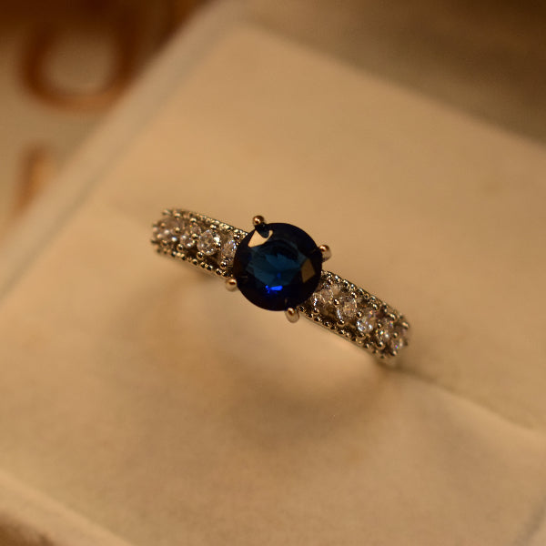 Gorgeous Design Silver Plated Crystal Stones Ring For Girls/Women