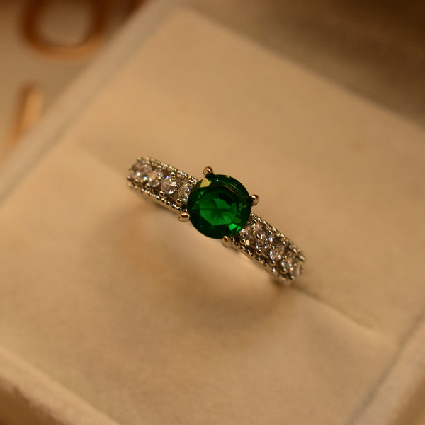 Gorgeous Design Silver Plated Crystal Stones Ring For Girls/Women