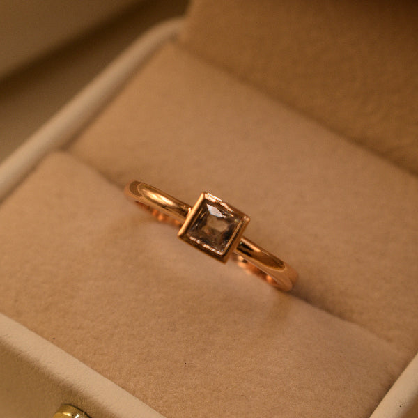 Fancy Unique Design Gold Plated Crystal Stone Ring For Girls/Women