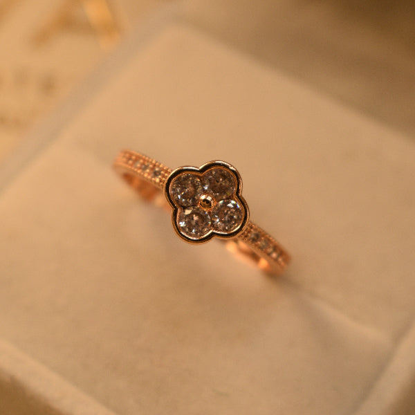 Luminous Unique Design Gold Plated Crystal Stones Ring For Girls/Women