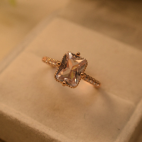 Luminous Unique Design Gold Plated Crystal Stones Ring For Girls/Women