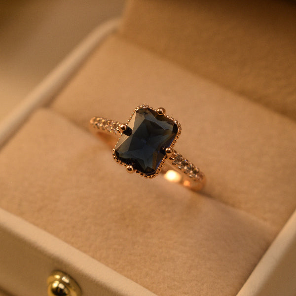 Luminous Unique Design Gold Plated Crystal Stones Ring For Girls/Women