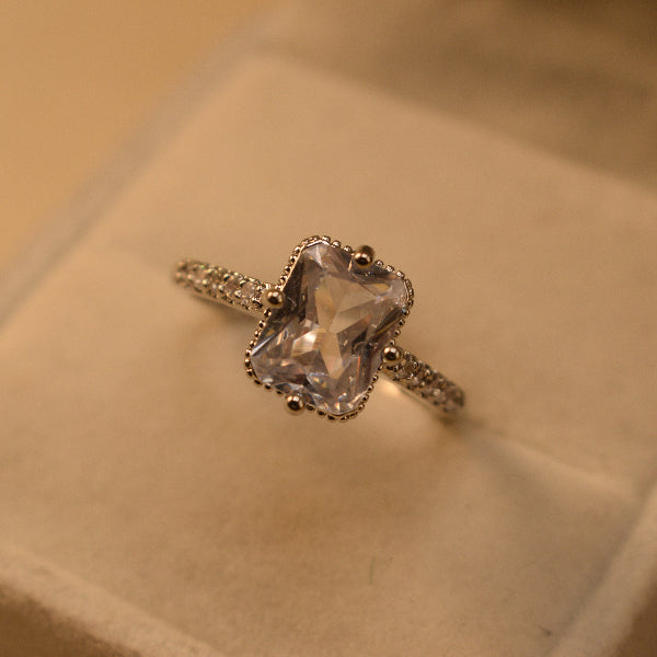 Beautiful Unique Design Silver Plated Crystal Stones Ring For Girls/Women