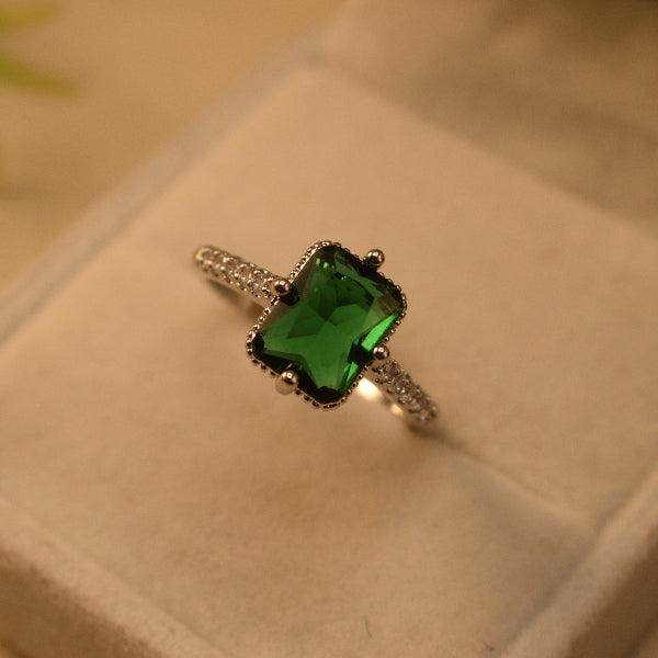 Beautiful Unique Design Silver Plated Crystal Stones Ring For Girls/Women