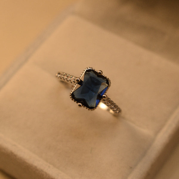 Beautiful Unique Design Silver Plated Crystal Stones Ring For Girls/Women