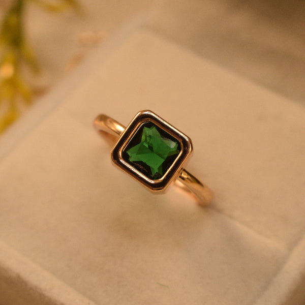 Fancy Unique Design Gold Plated Crystal Stone Ring For Girls/Women