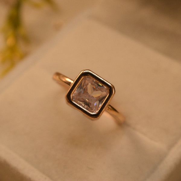 Fancy Unique Design Gold Plated Crystal Stone Ring For Girls/Women