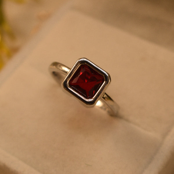 Dazzling Unique Design Silver Plated Crystal Stone Ring For Girls/Women