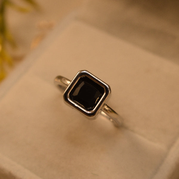 Dazzling Unique Design Silver Plated Crystal Stone Ring For Girls/Women